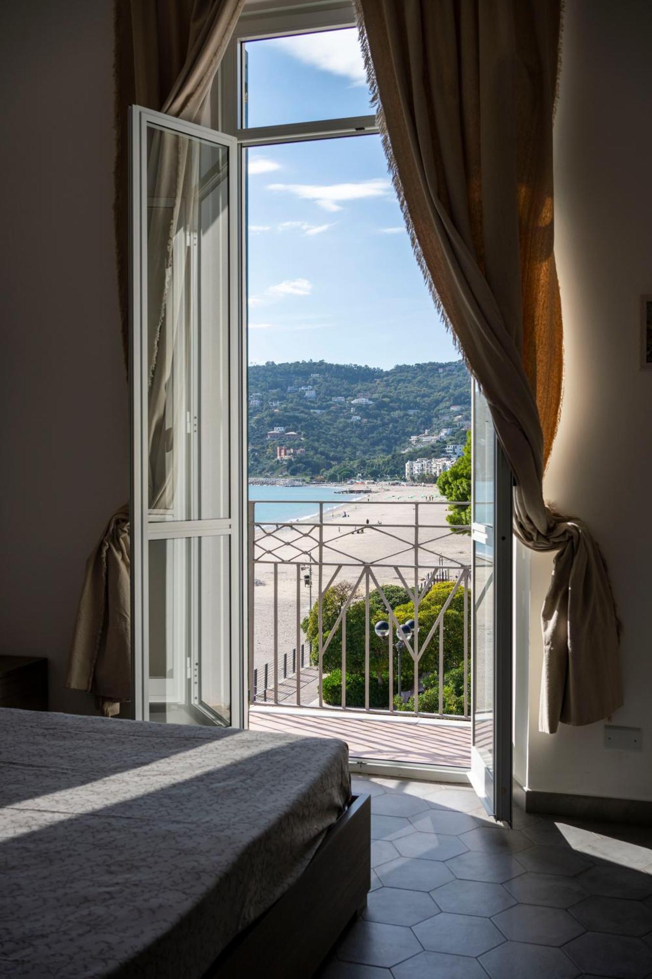 Hotel Miramare Spotorno Exteriör bild