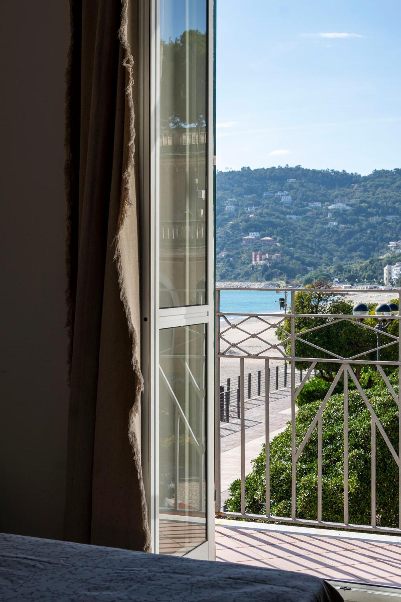 Hotel Miramare Spotorno Rum bild
